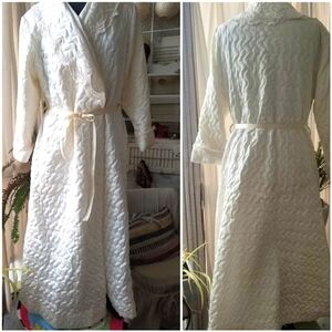 Vtg 70s FLO WEINBERG quilted IVORY ROBE lace satin WRAP AROUND